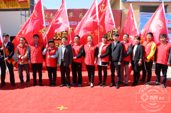 珲春市河南街道举行党员志愿服务队成立仪式