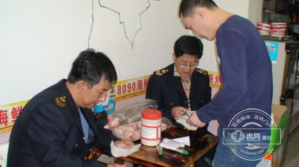 珲春市市监局开展夏季烧烤食品安全专项整治行动