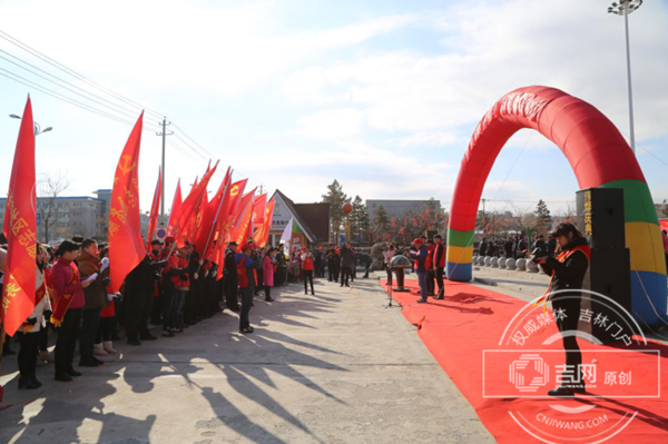 珲春市开展“学雷锋 我志愿 爱心1+1 善行365”志愿服务活动