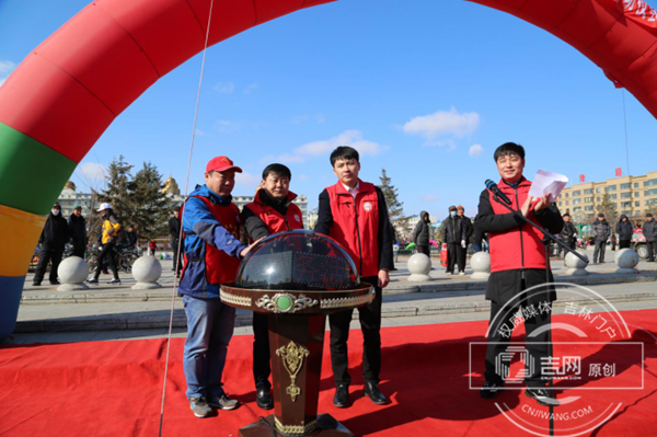 珲春市开展“学雷锋 我志愿 爱心1+1 善行365”志愿服务活动