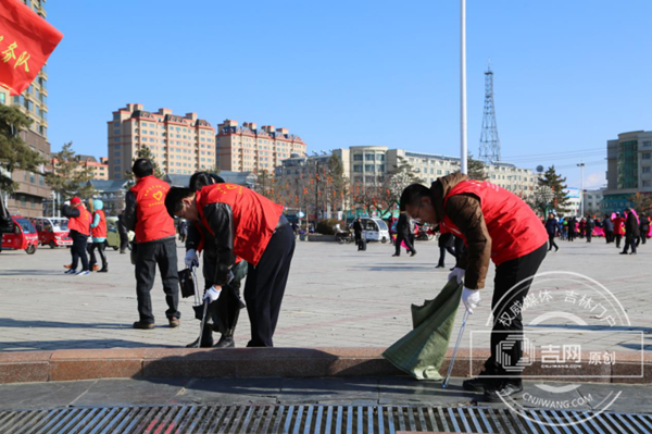 珲春市开展“学雷锋 我志愿 爱心1+1 善行365”志愿服务活动