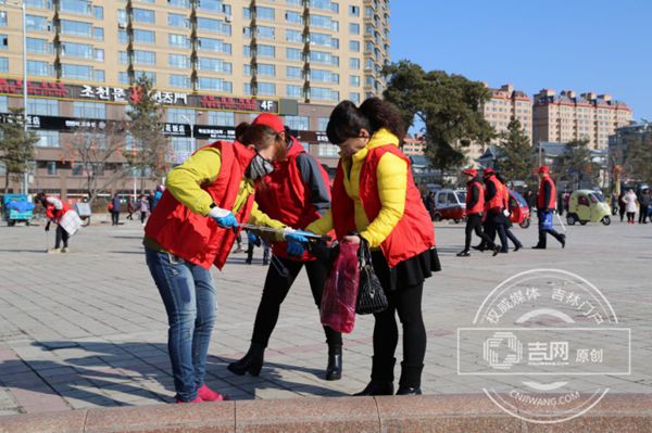 珲春市开展“学雷锋 我志愿 爱心1+1 善行365”志愿服务活动