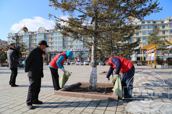 珲春市开展“学雷锋 我志愿 爱心1+1 善行365”志愿服务活动